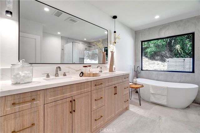 4830 Hasekian Drive, Tarzana, CA 91356