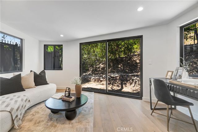 4830 Hasekian Drive, Tarzana, CA 91356