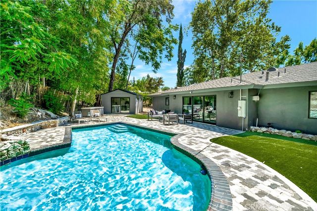 4830 Hasekian Drive, Tarzana, CA 91356