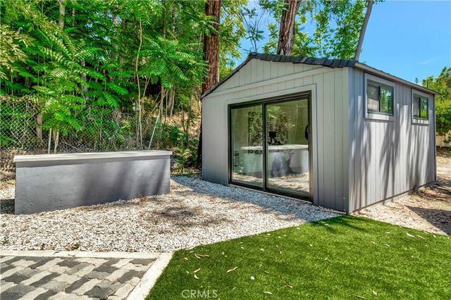 4830 Hasekian Drive, Tarzana, CA 91356