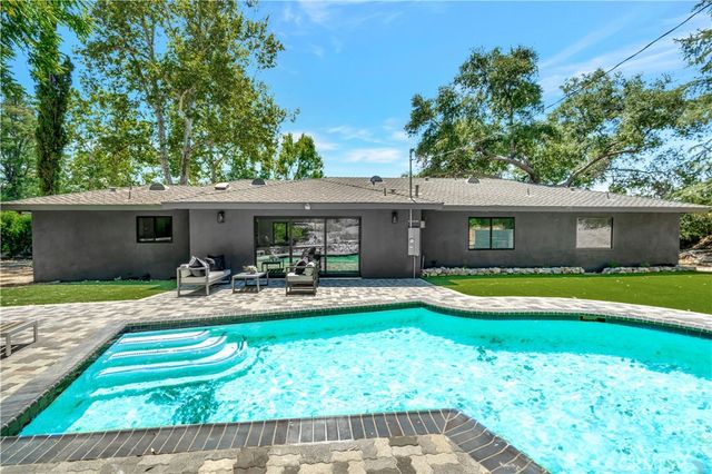 4830 Hasekian Drive, Tarzana, CA 91356