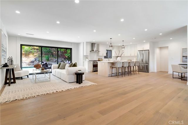 4830 Hasekian Drive, Tarzana, CA 91356