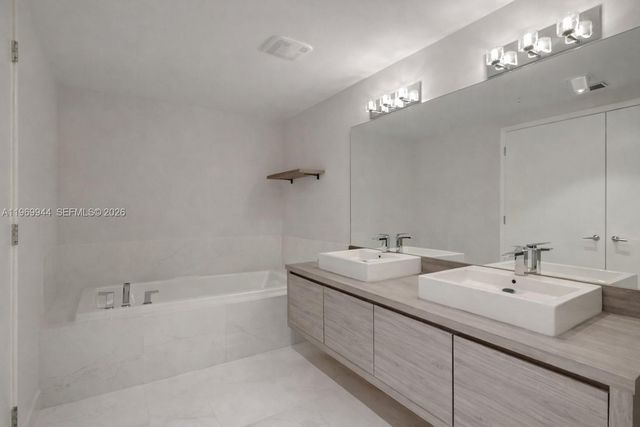 400 Sunny Isles Blvd 2004, Sunny Isles Beach, FL 33160