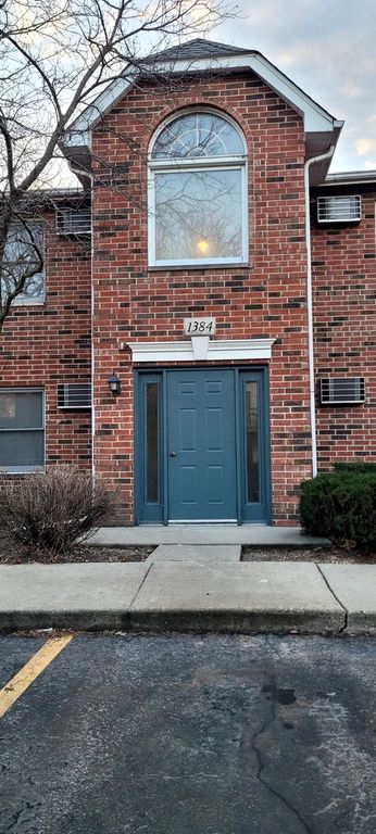 1384 CUNAT Court 2A, Lake In The Hills, IL 60156