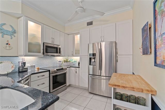 2110 Cay Lagoon DR 113, Naples, FL 34109