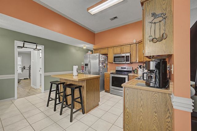 951 DOVE HOLLOW DR, Memphis, TN 38018