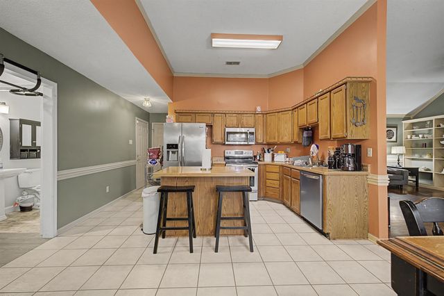 951 DOVE HOLLOW DR, Memphis, TN 38018