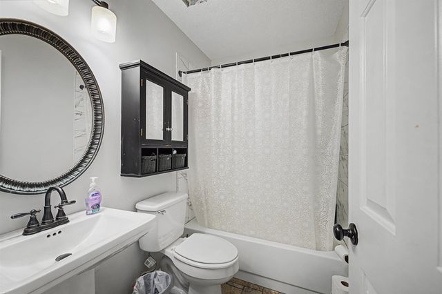 951 DOVE HOLLOW DR, Memphis, TN 38018