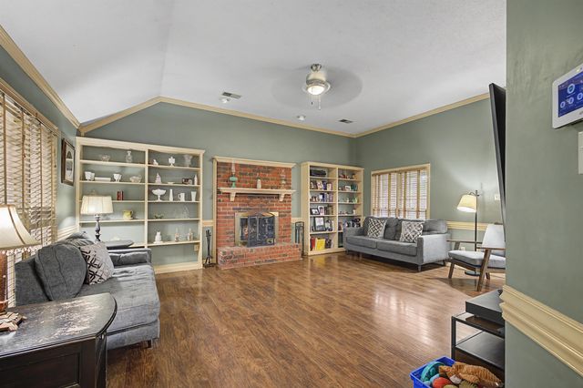 951 DOVE HOLLOW DR, Memphis, TN 38018