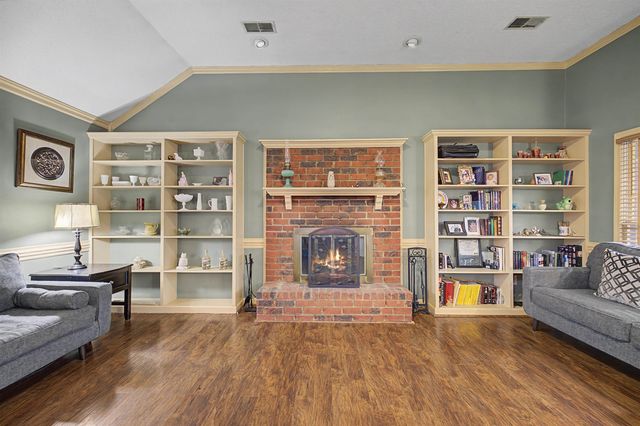 951 DOVE HOLLOW DR, Memphis, TN 38018