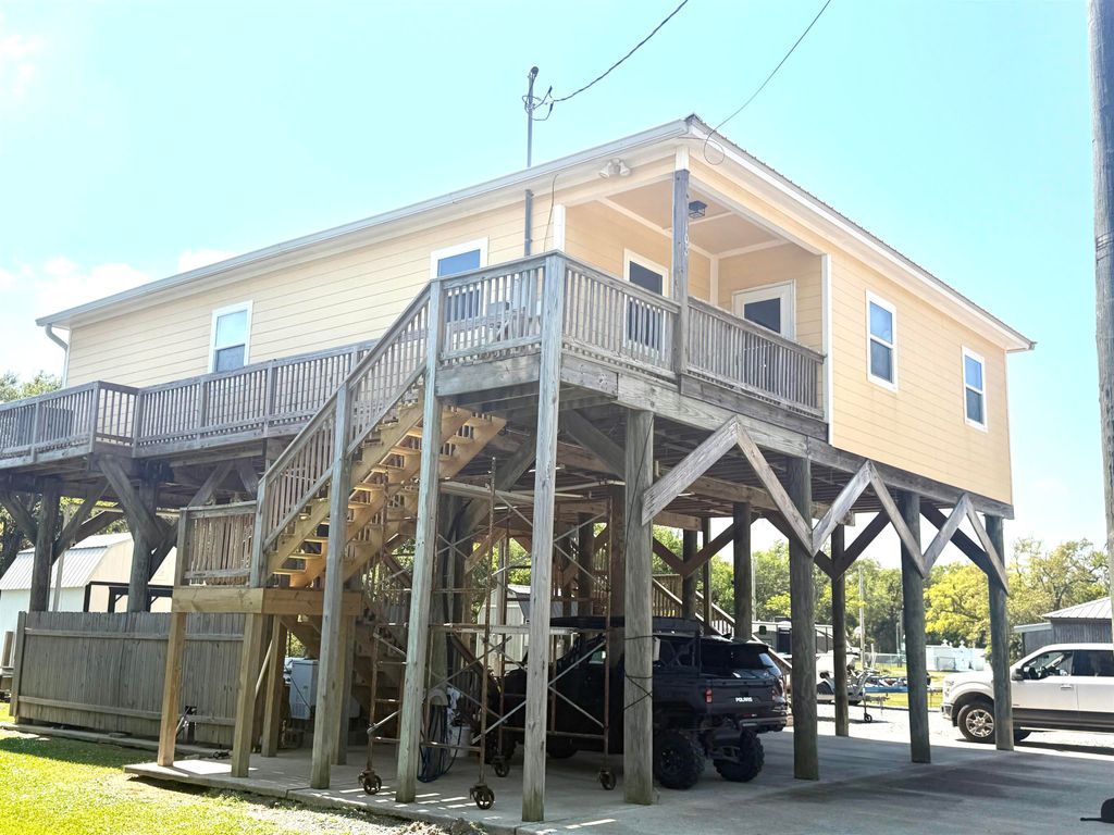 108 Wolfpack Lane, Grand Isle, LA 70358