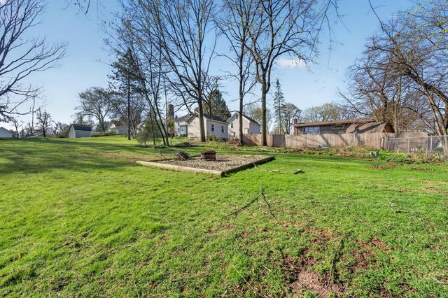 445 W Chestnut STREET, Burlington, WI 53105