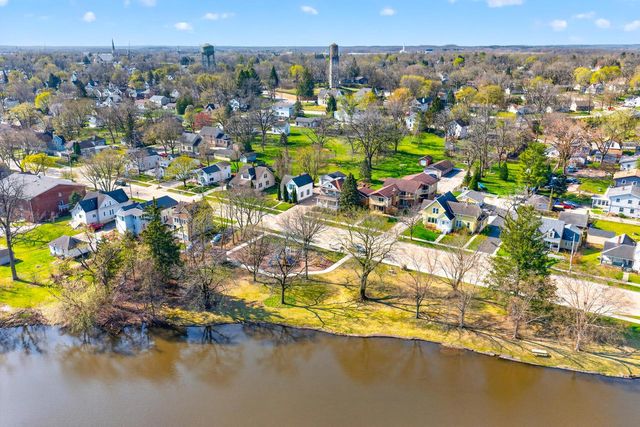 445 W Chestnut STREET, Burlington, WI 53105