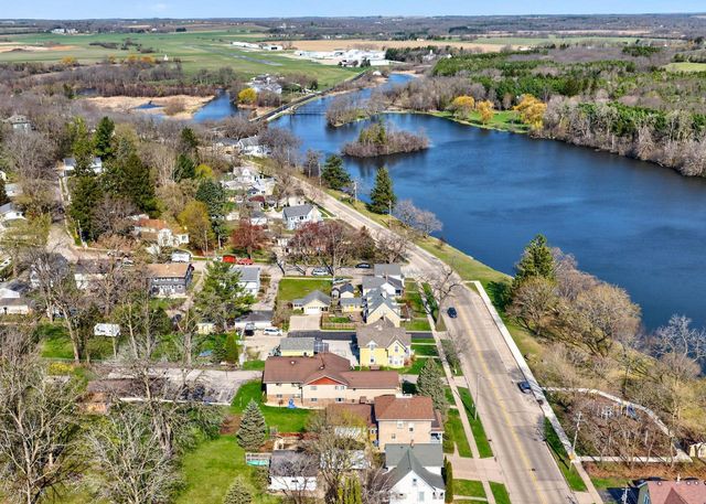 445 W Chestnut STREET, Burlington, WI 53105