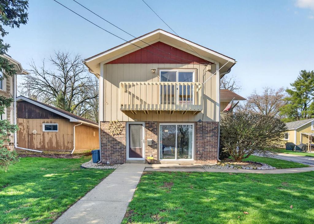 445 W Chestnut STREET, Burlington, WI 53105