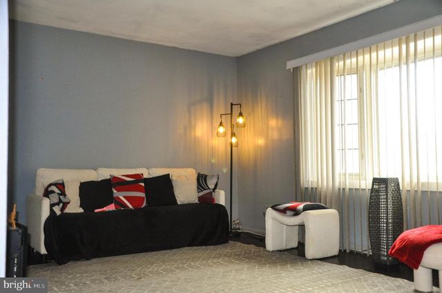 16 BITTERSWEET RD, Trenton, NJ 08638