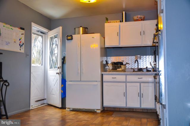 16 BITTERSWEET RD, Trenton, NJ 08638