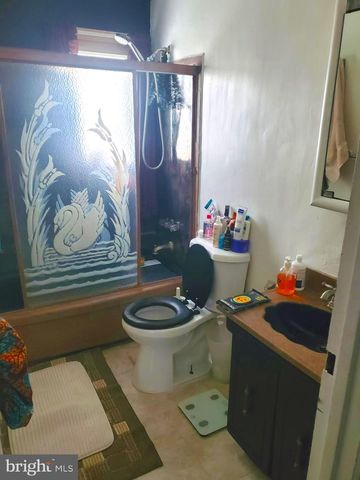 16 BITTERSWEET RD, Trenton, NJ 08638