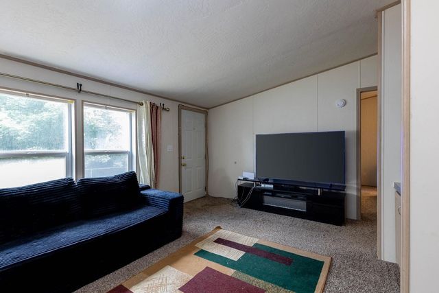 3920 E Center Rd, Mead, WA 99201