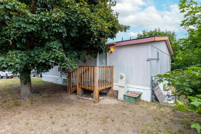 3920 E Center Rd, Mead, WA 99201