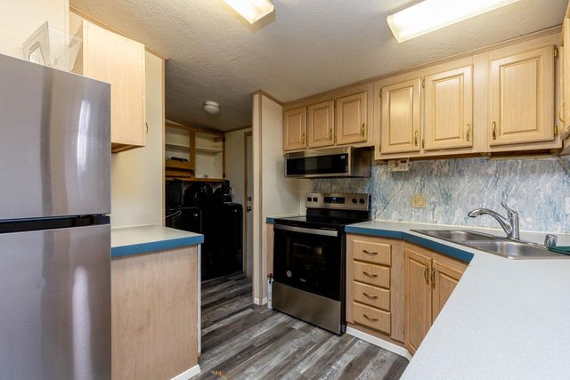 3920 E Center Rd, Mead, WA 99201