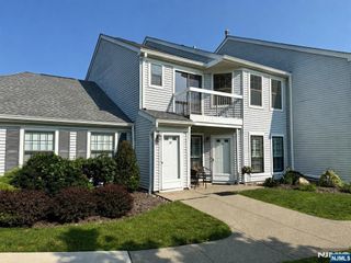 29 Krinsky Court, Mahwah, NJ 07430