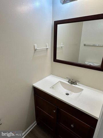 5694 CABELLS CT, Centreville, VA 20120