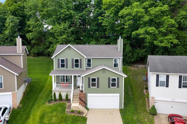 1519 Glenn Brooke Woods Circle, Ballwin, MO 63021