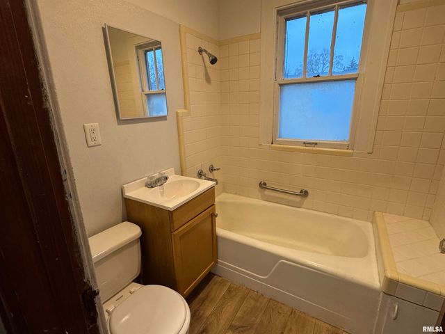 1017 W BRONS Avenue, Peoria, IL 61604