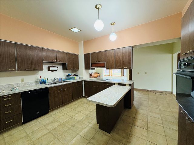 7168 Hwy 21, Elberon, IA 52225