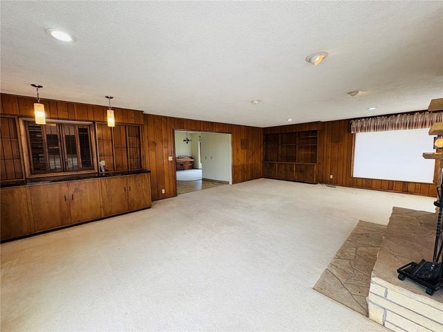 7168 Hwy 21, Elberon, IA 52225