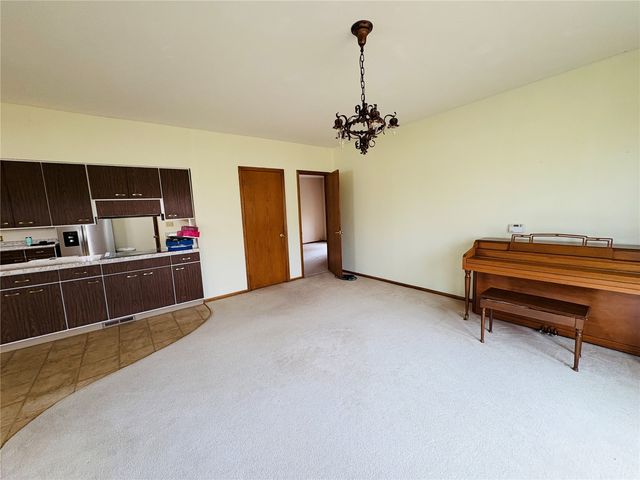 7168 Hwy 21, Elberon, IA 52225