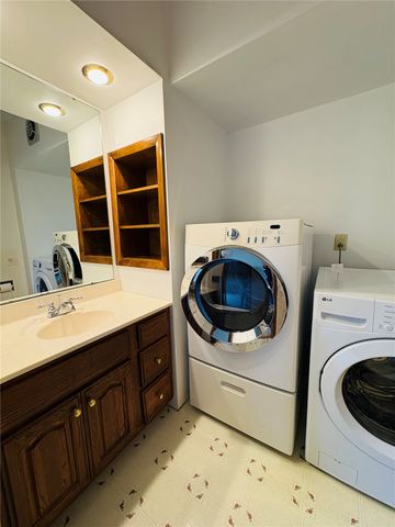 7168 Hwy 21, Elberon, IA 52225