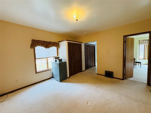 7168 Hwy 21, Elberon, IA 52225