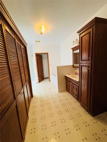 7168 Hwy 21, Elberon, IA 52225