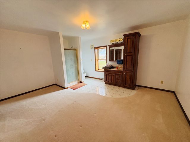 7168 Hwy 21, Elberon, IA 52225