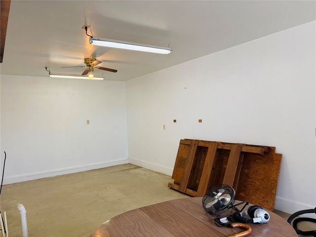 7168 Hwy 21, Elberon, IA 52225