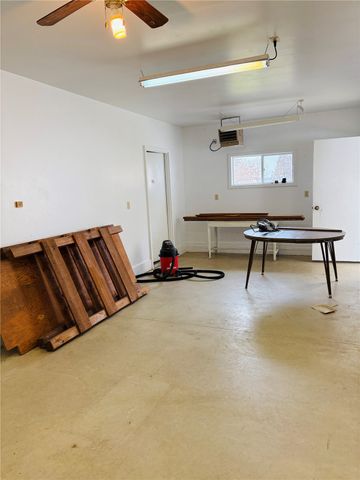 7168 Hwy 21, Elberon, IA 52225