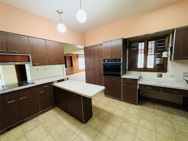 7168 Hwy 21, Elberon, IA 52225