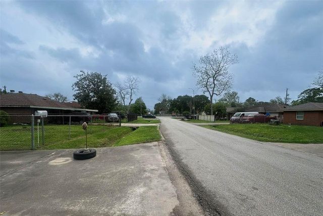 513 Sunnyside Street, Houston, TX 77076