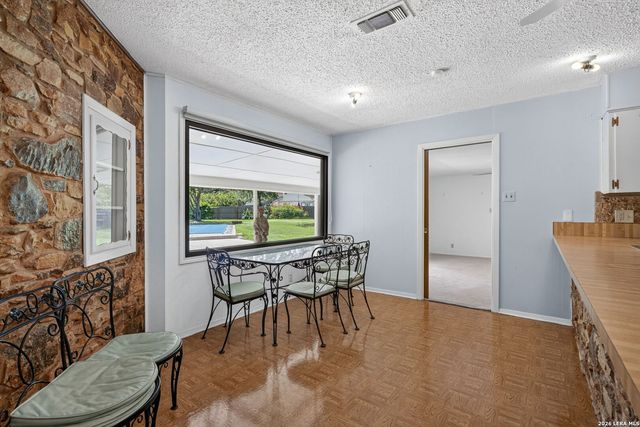 105 DORIS DR, Universal City, TX 78148