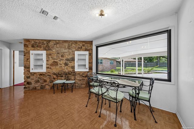 105 DORIS DR, Universal City, TX 78148