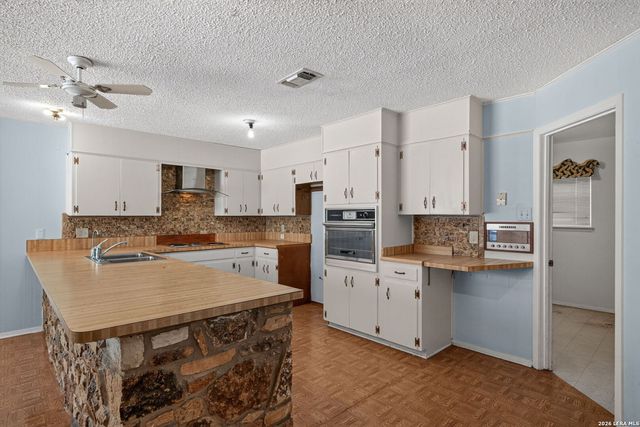 105 DORIS DR, Universal City, TX 78148