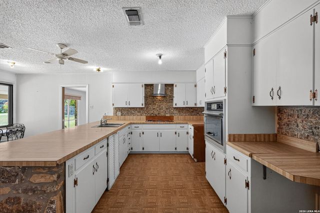 105 DORIS DR, Universal City, TX 78148