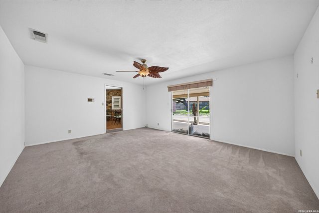 105 DORIS DR, Universal City, TX 78148