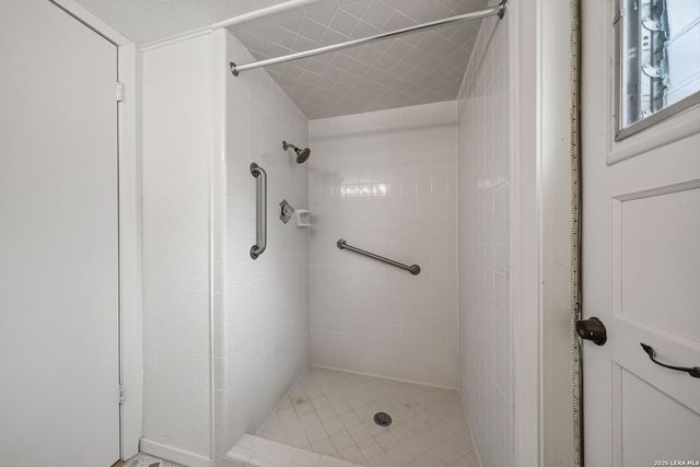 105 DORIS DR, Universal City, TX 78148