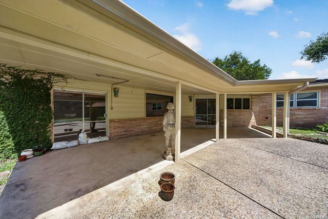 105 DORIS DR, Universal City, TX 78148