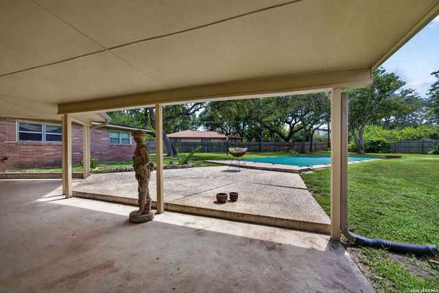 105 DORIS DR, Universal City, TX 78148