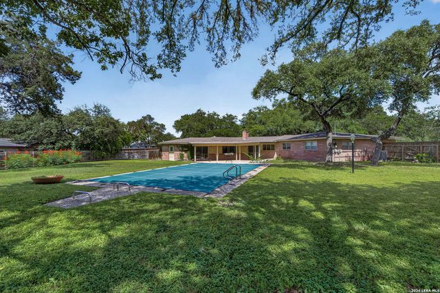 105 DORIS DR, Universal City, TX 78148