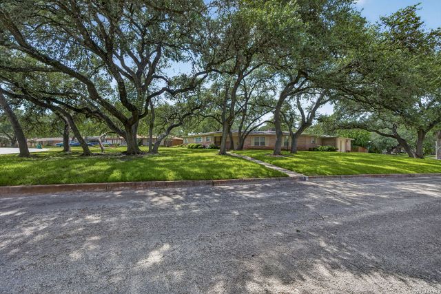 105 DORIS DR, Universal City, TX 78148